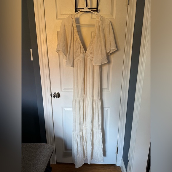 HYFVE | Cream Ruffled Large Maxi Dress with V-Neck - Picture 2 of 4